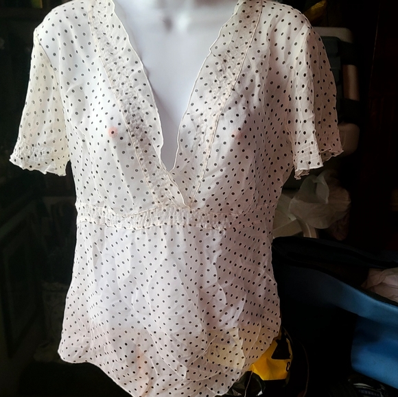 100%Silk BCBG MAXAZRIA sheer cream polka-dot ruffled top sz4 - Picture 3 of 8